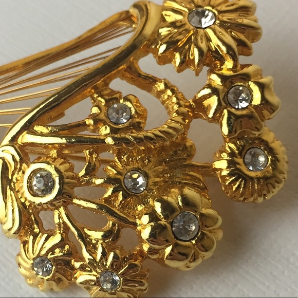 Vintage Monet Gold Tone Flower Basket Brooch - Picture 2 of 8